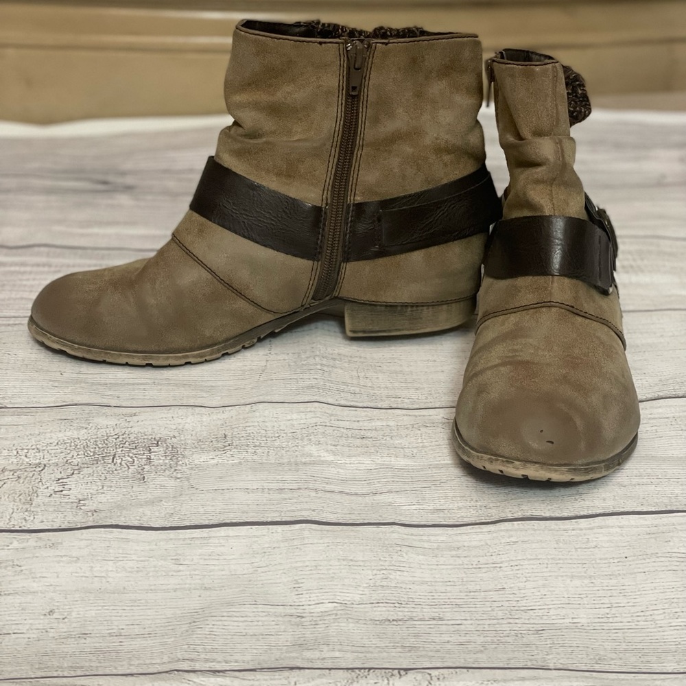 Jellypop Libra short boots - size 9M - gently used.